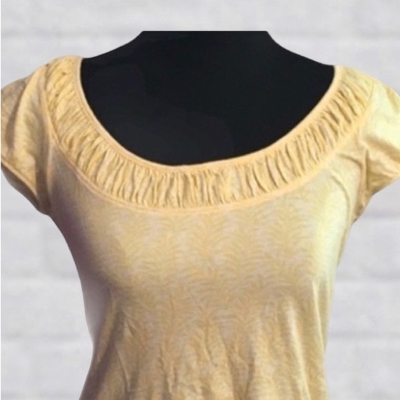 American Eagle Outfitters Small Yellow Fitting Lose Top - Picture 2 of 5
